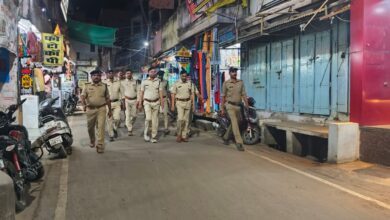 आगामी त्योहारों के मद्देनजर एसपी के साथ पुलिस बल ने बड़वानी शहर में निकाला फ्लेग मार्च 1 7757cf23 8631 4f36 9182 4b190746b204