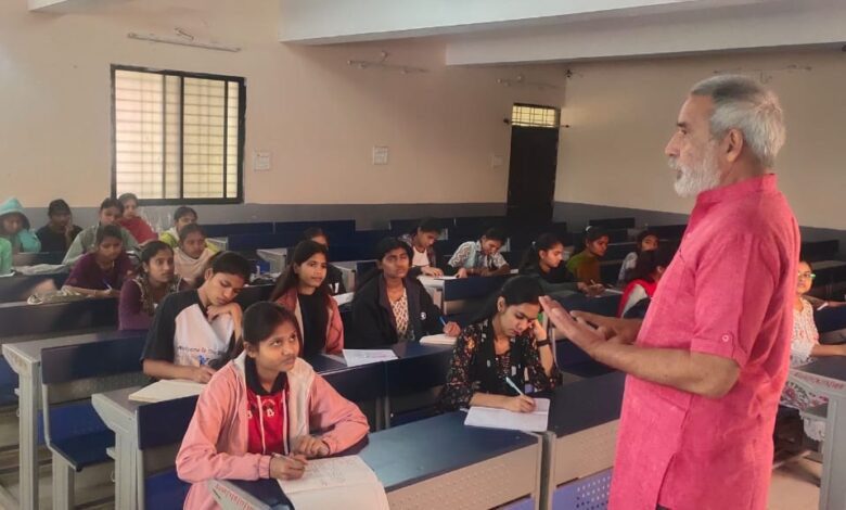 बड़वानी; उत्तर लेखन की कला में बनें सिद्धहस्त, मिलेगी बड़ी सफलताएं 1 8ec131fa 7510 4e57 9534 8b408779822f