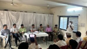 बड़वाह। आगमी त्यौहारों को लेकर पुलिस थाना परिसर में आयोजित हुई शांति समिति की बैठक... त्यौहारों को लेकर हुई चर्चा... 4 IMG 20250305 WA0007