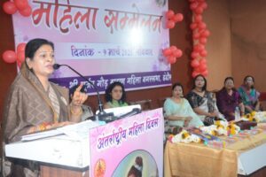 संस्कार की पहली पाठशाला परिवार - माया त्रिवेदी लड़कियों को डिसीजन मेकर बनाइए - तृप्ति व्यास स्टेटस पर कोई भी पोस्ट सोच-समझकर शेयर करें - अंजू पटेल 2 Mahila Diwas 5