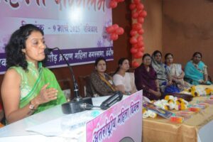 संस्कार की पहली पाठशाला परिवार - माया त्रिवेदी लड़कियों को डिसीजन मेकर बनाइए - तृप्ति व्यास स्टेटस पर कोई भी पोस्ट सोच-समझकर शेयर करें - अंजू पटेल 3 Mahila Diwas 7