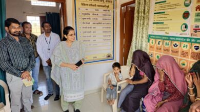 बड़वानी । कलेक्टर ने स्वास्थ्य केन्द्र पर ग्रामीणों को दी जाने वाली स्वास्थ्य सुविधाओं की जानकारी ली, उपस्थित महिलाओं से चर्चा की 8 cab953aa 3643 41df 99e2 8e2046eff3e8