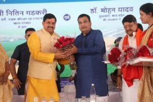बदनावर पहुंचे केंद्रीय मंत्री नितिन गडकरी व मुख्यमंत्री मोहन यादव मंच पर हो रहा स्वागत एमपी में बनेंगी फोरलेन सड़कें, फ्लाईओवर और अंडरपास, ढाई घंटे की दूरी महज एक घंटे में होगी पूरी।  2 IMG 20250410 WA0068