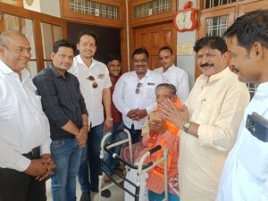 बड़वाह। भाजपा का गांव चलो, बूथ चलो अभियान...नगर मण्डल अध्यक्ष ने अपनी टीम के साथ मीसाबंदी एवं वरिष्ठ कार्यकर्ताओ का सम्मान किया... 3 IMG 20250412 WA0027