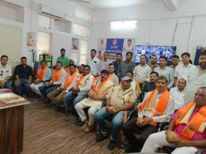 बड़वाह। भाजपा का गांव चलो, बूथ चलो अभियान...नगर मण्डल अध्यक्ष ने अपनी टीम के साथ मीसाबंदी एवं वरिष्ठ कार्यकर्ताओ का सम्मान किया... 2 IMG 20250412 WA0028