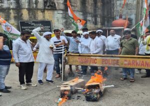 उपमुख्यमंत्री देवड़ा और विजय शाह के पुतले जलाए, दोनों मंत्रियों के इस्तीफे की मांग की 3 58d14ed3 0b56 4ed3 83da 918a3db3c990