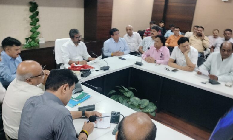 शहर के प्रत्येक औद्योगिक संघ के साथ मासिक समन्वय बैठक होगी 1 IMG 20250519 WA0072
