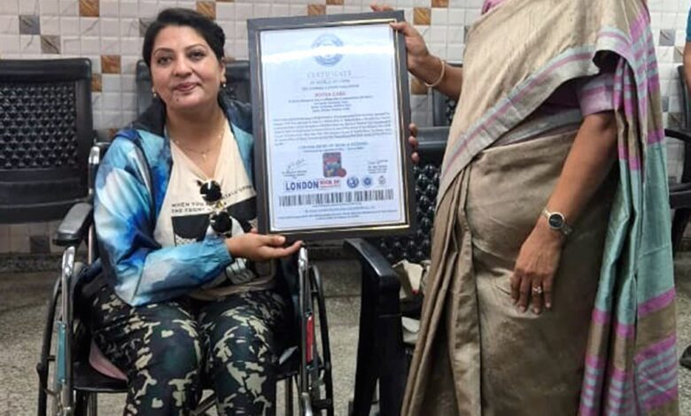 अंतर्राष्ट्रीय पेरा एथलीट और इंदौर की दिव्यांग बेटी पूजा गर्ग का दिल्ली की मुख्यमंत्री रेखा गुप्ता द्वारा सम्मान 1 IMG 20250523 064013
