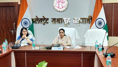 बड़वानी। कलेक्टर ने बैठक में नगर पालिका सीएमओ को कुत्तों की संख्या नियंत्रण, त्वरित रिपोर्टिंग और ठोस अपशिष्ट प्रबंधन के निर्देश दिए 17 04