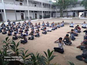 "करो योग रहो निरोग"—नेहरू स्कूल में बच्चों ने सीखा हँसी का योग! 2 30ff8369 5b47 465c 87cb 862926b998ab