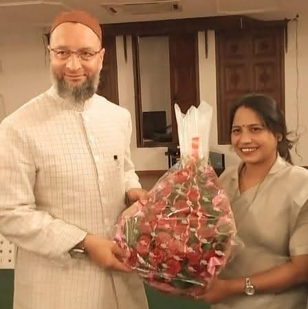 पति से मिली धमकी के बीच अरुणा उपाध्याय ने छोड़ी ओवैसी की पार्टी, पार्षद पद रहेंगी स्वतंत्र 1 9d277605 de3a 4ad2 bedc 9e709d15faf6