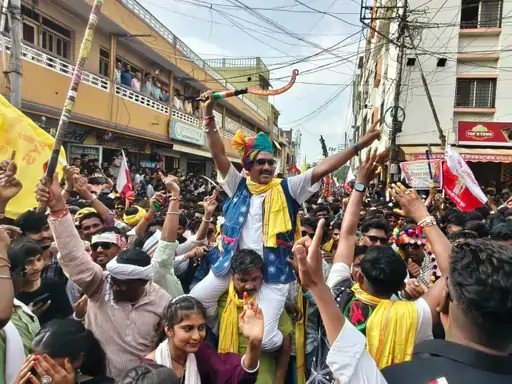 सेंधवा में विश्व आदिवासी दिवस पर सांस्कृतिक रौनक, रैली में झलकी परंपराओं की चमक 1 10 aug 6
