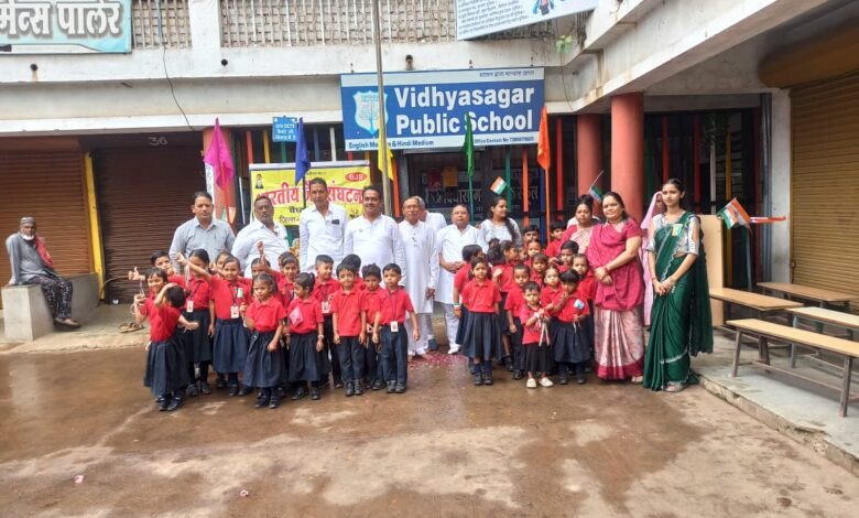 सेंधवा। विद्यासागर पब्लिक और बचपन प्ले स्कूल में स्वतंत्रता दिवस का भव्य आयोजन 1 15 jain 1