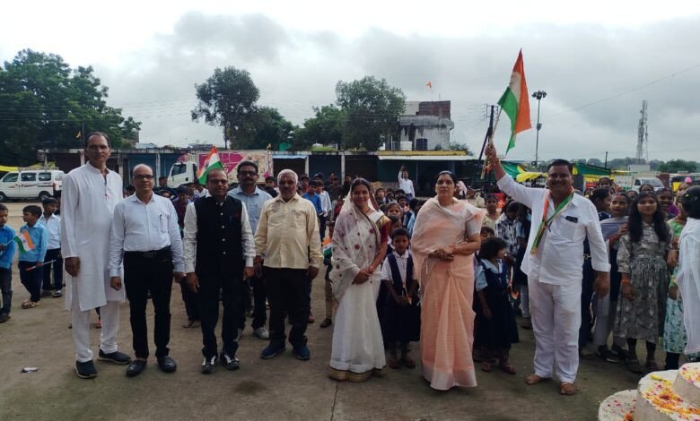 नया बस स्टेशन और बोहरा कॉलोनी में ध्वजारोहण, देशभक्ति का माहौल 1 15 ward 2