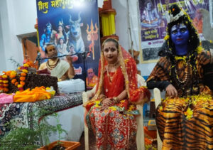 सेंधवा में शिव महापुराण कथा में पार्वती खंड का भावपूर्ण वर्णन, शिव-पार्वती विवाह झांकी ने मन मोहा 2 21 katha e1755793152797