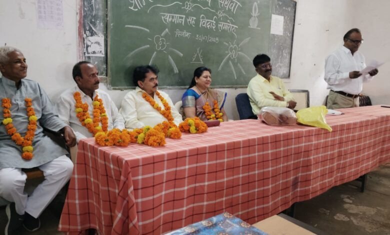 प्रधान प्रधान पाठिका वर्मा सहित अन्य को शाल श्रीफल देकर सम्मानित किया 1 4c819555 35d1 4c4e 9ae4 01c989bd9183