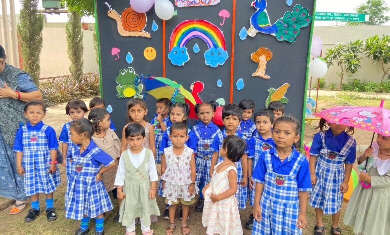 सेंधवा; शहर में अच्छी बारिश की नन्हे मुन्हें बच्चों ने की कामना,मनाया रेनी डे 1 5 aug 3