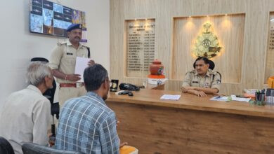 बड़वानी: पुलिस अधीक्षक जगदीश डावर ने सुनी समस्याएं, अधिकारियों को दिए सख्त निर्देश 2 9ddd9166 1686 43c1 9f19 c5765388fbb0