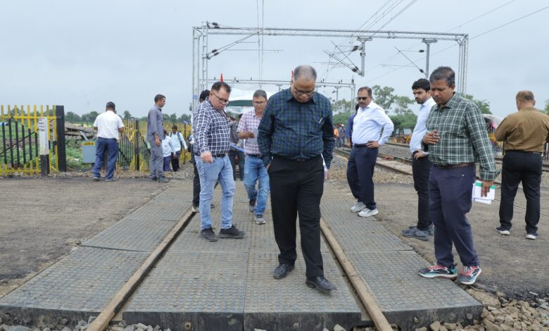 दलौदा-ढोढर रेल खंड का सीआरएस निरीक्षण सफलतापूर्वक संपन्न 1 IMG 20250801 WA0016