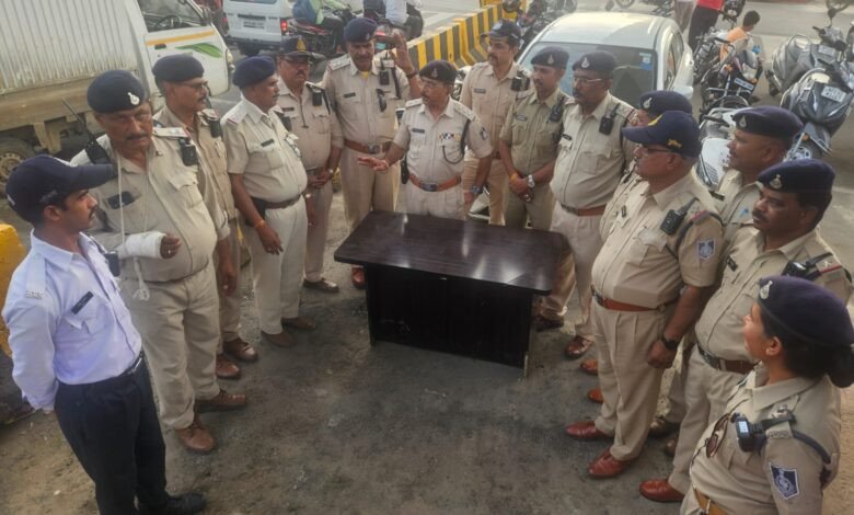 पारदर्शी यातायात व्यवस्था के लिए ट्रैफिक पुलिसकर्मियों को मिले बॉडी वार्न कैमरे 1 IMG 20250807 WA0011