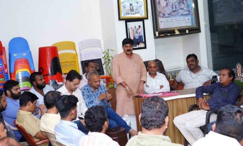 बड़वाह। नपाध्यक्ष राकेश गुप्ता के तीन वर्ष का कार्यकाल पूर्ण होने पर विधायक ने बधाई... 1 IMG 20250808 WA0013