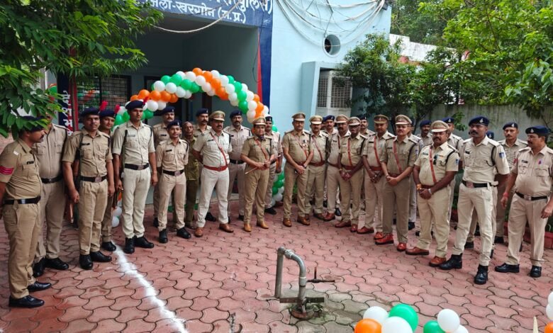 बड़वाह। नगर पालिका, पुलिस कार्यालय सहित शासकीय अर्द्ध शासकीय कार्यालयों में स्वतंत्रता दिवस पर हुआ ध्वजारोहण... 1 IMG 20250815 WA0038