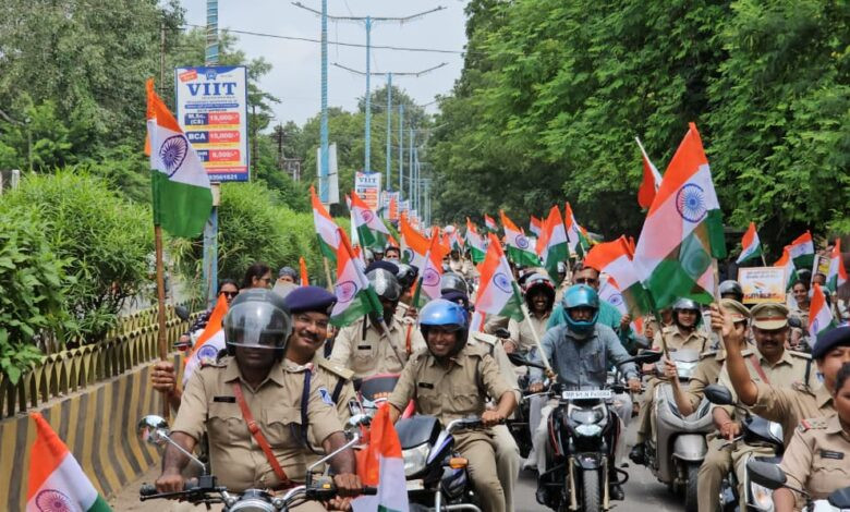 बड़वानी; “हर घर तिरंगा” अभियान के तहत बड़वानी में निकली भव्य तिरंगा यात्रा देशभक्ति के गीतों और नारों से गूंजा शहर 1 POL 13