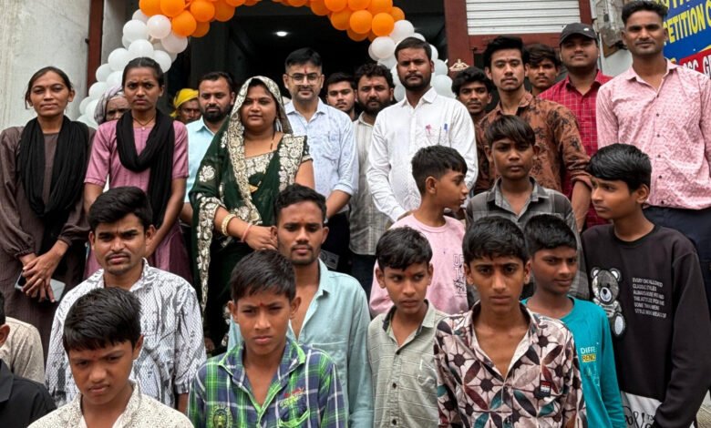 सेंधवा: रॉयल आर्मी कंपटीशन क्लासेस का शुभारंभ, अब यहीं मिलेगी सरकारी परीक्षाओं की तैयारी 1 c03e792b 2d2e 47e8 8efd 471f38741374 scaled e1754056333315
