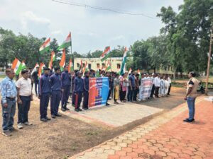 सेंधवा में महाविद्यालय के विद्यार्थियों ने निकाली हर घर तिरंगा-स्वच्छता रैली 3 col 13 2
