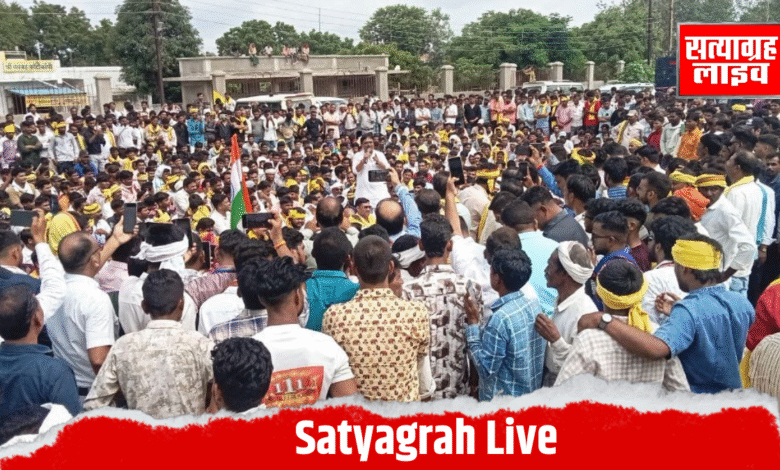 खरगोन; कॉन्स्टेबल पिटाई केस में आरआई सस्पेंड,  आदिवासी संगठन आरआई पर एफआईआर की मांग को लेकर सड़क पर उतरे लोग 1 न्यूज वेबसाइट पर लगाई जाने वाली मुख्य फोटो का साइज कितना रखे
