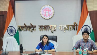 बड़वानी। प्रभारी कलेक्टर की अध्यक्षता में समय-सीमा सह अंतर्विभागीय समन्वय संबंधी बैठक संपन्न 6 02 col