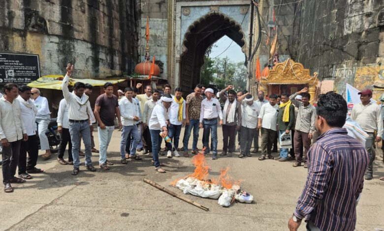 जीतू पटवारी पर हमले के खिलाफ सेंधवा में कांग्रेसियों का जोरदार प्रदर्शन 1 02 cong