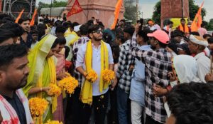 सेंधवा में माँ बड़ी बिजासन माता चुनरी यात्रा का विधायक मोंटू सोलंकी की टीम ने किया भव्य स्वागत 5 24 swa 3