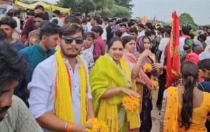 सेंधवा में माँ बड़ी बिजासन माता चुनरी यात्रा का विधायक मोंटू सोलंकी की टीम ने किया भव्य स्वागत 3 24 swa 6