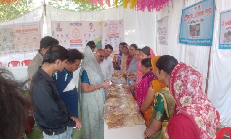सेंधवा में लोक कल्याण शिविर आयोजित; शहर के नागरिकों को योजनाओं की जानकारी और लाभ देने के उद्देश्य से हुआ आयोजन 1 25 np