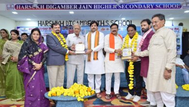 बड़वानी; नगर पालिका परिषद बड़वानी द्वारा किया गया सफाई मित्रों का सम्मान 10 4 1