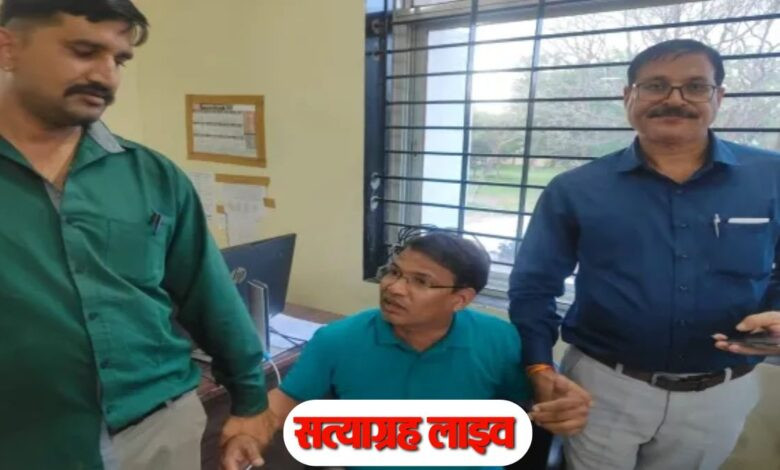 इंदौर में लोकायुक्त की बड़ी कार्रवाई: नायब तहसीलदार और कर्मचारी रिश्वत लेते गिरफ्तार 1 Copy of Copy of Copy of 30 aug 6