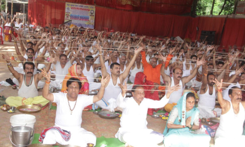 हंसदास मठ पर श्रद्धा सुमन सेवा समिति द्वारा आयोजित निशुल्क तर्पण अनुष्ठान में प्रतिदिन शामिल हो रहे सैकड़ों साधक 1 IMG 20250911 WA0065