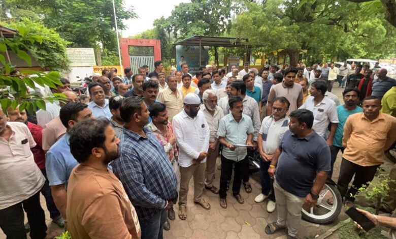 सेंधवा में व्यापारी से लूट व बढ़ते अपराधों पर कार्रवाई की मांग 1 IMG 20250916 WA0032