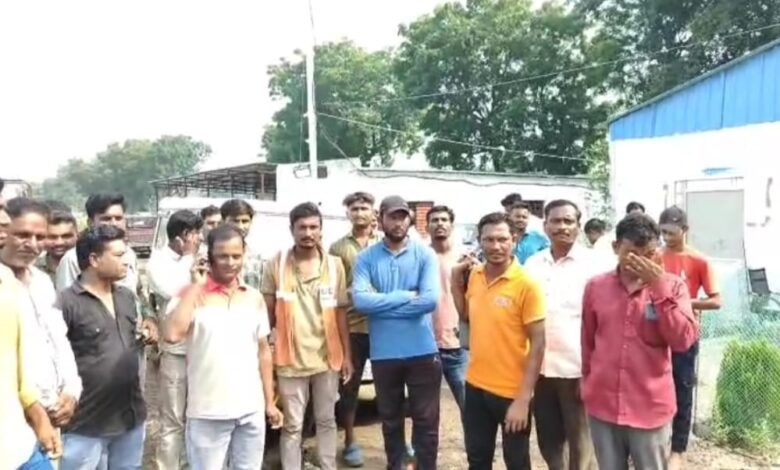 बड़वाह। ब्रॉडगेज रेल लाइन के कार्य में लगे कर्मचारियों ने समय पर वेतन नहीं मिलने पर किया विरोध...वेतन मिलते ही काम पर लौट कर्मचारी... 1 IMG 20250919 WA0046