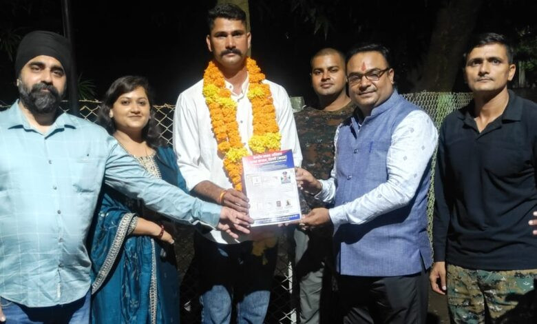 केंद्रीय मानव अधिकार सुरक्षा संगठन द्वारा साहसी पुलिसकर्मी का सम्मान 1 IMG 20250920 WA0006
