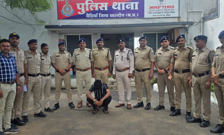 बड़वाह। अवैध हथियारों पर बेड़ियां पुलिस की विरुद्ध बड़ी कार्यवाही....10 देशी पिस्टल के साथ एक आरोपी को किया गिरफ्तार... 1 IMG 20250920 WA0040