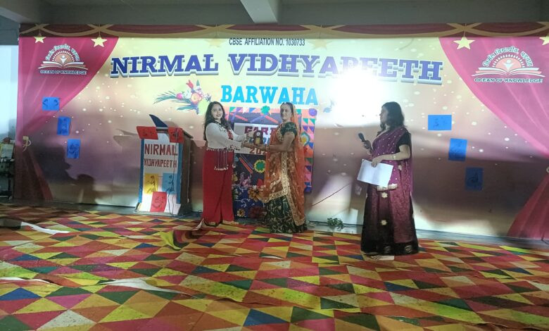 बड़वाह। स्कूल में मनाया गरबा उत्सव... 1 IMG 20250930 WA0037