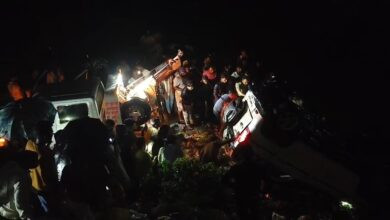 बड़वाह। सनावद के बांकुर नदी पुल से गिरी कार...वाहन सवार चार युवकों को निकाला सुरक्षित... 5 IMG 20250928 18023036