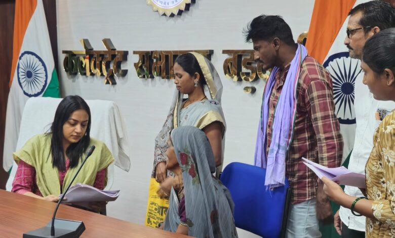 शराबबंदी से लेकर छात्रवृत्ति तक, बड़वानी जनसुनवाई में उठे कई जनहित मुद्दे, ग्रामीणों ने रखी समस्याएं, कलेक्टर और सीईओ ने दिए तत्काल निराकरण के निर्देश 1 04 2