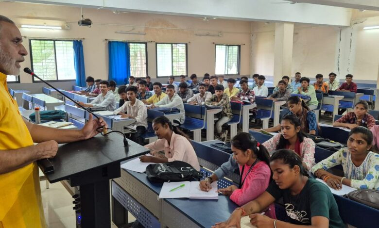 बड़वानी; करियर सेल ज़ीरो बजट पर करवायेगा पुलिस आरक्षक भर्ती परीक्षा की निःशुल्क तैयारी 1 05 CC