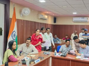 शराबबंदी से लेकर छात्रवृत्ति तक, बड़वानी जनसुनवाई में उठे कई जनहित मुद्दे, ग्रामीणों ने रखी समस्याएं, कलेक्टर और सीईओ ने दिए तत्काल निराकरण के निर्देश 3 07