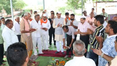 पानसेमल कृषि उपज उपमंडी में मक्का व सोयाबीन विक्रय सत्र का शुभारंभ किसानों में उत्साह, मंडी में व्यापारिक रौनक बढ़ी 18 09 PN