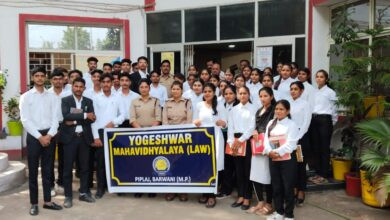 योगेश्वर महाविद्यालय (लॉ) पिपलाज, बड़वानी के बच्चों को थाना बड़वानी पुलिस ने पुलिस कार्यप्रणाली और साइबर सुरक्षा की दी जानकारी" 17 09 ym