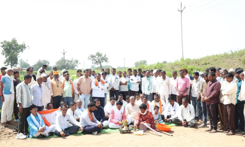 पानसेमल। ललवान्या में विकास की नई राह कृ विधायक श्याम बरडे ने किया सड़क निर्माण का शुभारंभ 1 11 pn1